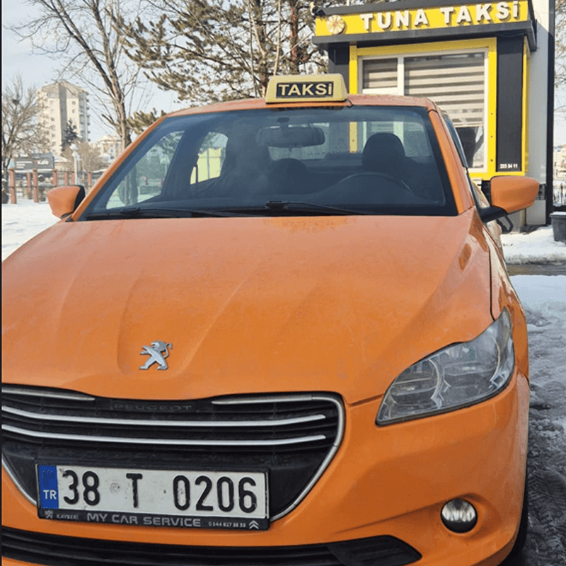 Tuna Taksi 38 T 0206 plakalı araç