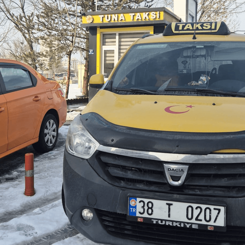 Tuna Taksi 38 T 0207 plakalı araç